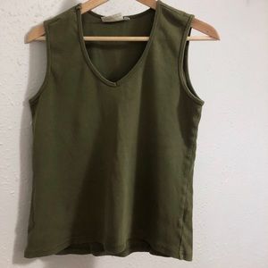 🌵Olive Green V neck tank 🍃